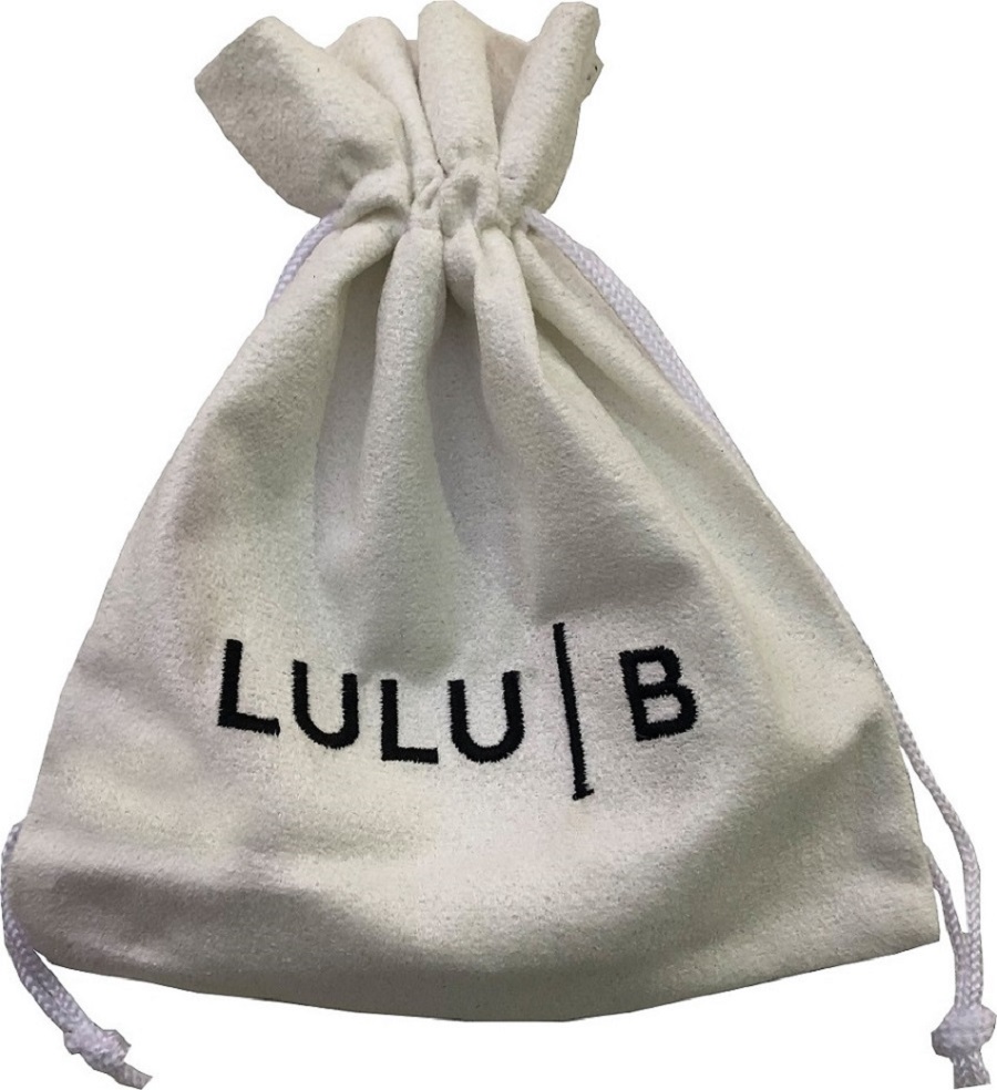 Embroidered white warp knitted bag Embroidered white warp knitted bag